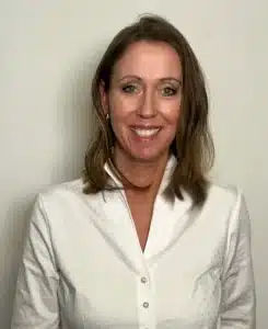 Nadine Kranz weiße Bluse 900x1100